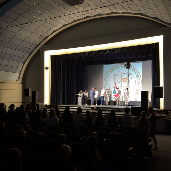 Września o godz.9.00 w sali widowiskowej Kina Wrzos, odbyła się uroczystość rozpoczęcia roku szkolne (zdjęcie 5)