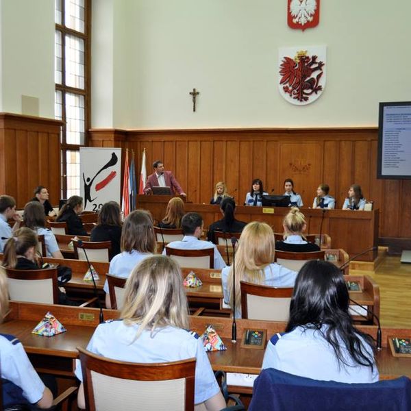 Lekcja inna niż wszystkie”  Dnia 9 kwietnia uczniowie klas I i II Zespołu Szkół Menedżerskich o prof (zdjęcie 6)