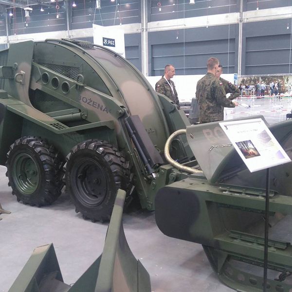 W dniu 2 czerwca 2017 roku uczniowie klas mundurowych wzięli udział w Targach Proobronnych "Pro Defe (zdjęcie 11)