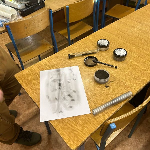 Zajęcia z technikiem  W poniedziałek 10 lutego uczniowie klasy policyjnej uczestniczyli w zajęciach  (zdjęcie 8)