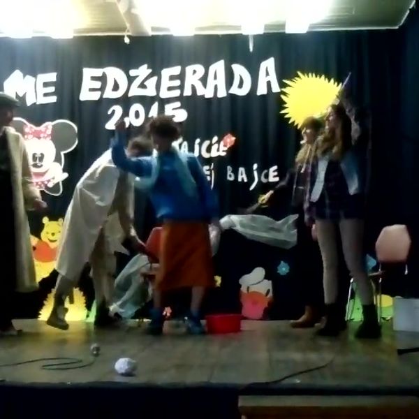 Klatka z filmu 7 — Miejsce: Zespół Szkół Menedżerskich w Świeciu (53.41277, 18.