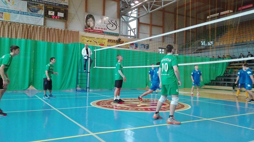 Udział naszej młodzieży w ,,Licealiadzie" - rozgrywkach w piłce siatkowej chłopców i dziewcząt - 21. (zdjęcie 3)