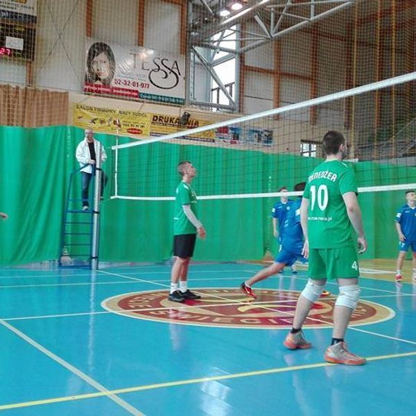 Udział naszej młodzieży w ,,Licealiadzie" - rozgrywkach w piłce siatkowej chłopców i dziewcząt - 21. (zdjęcie 3)