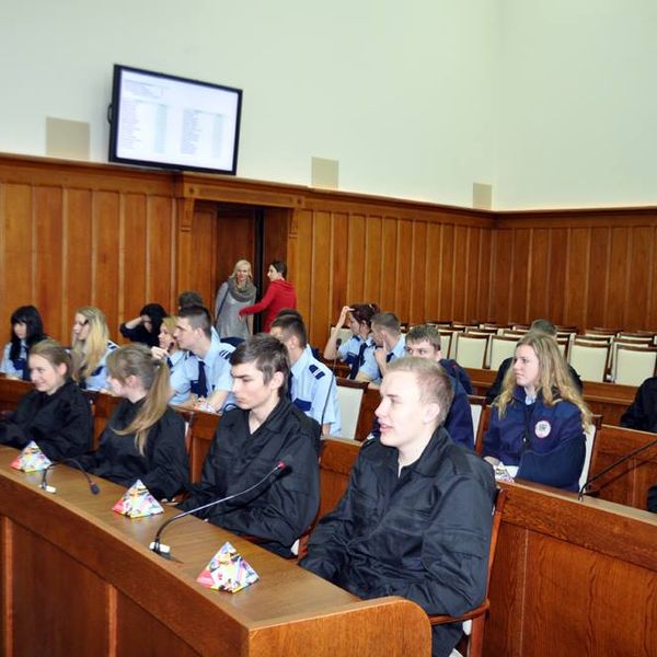 Lekcja inna niż wszystkie”  Dnia 9 kwietnia uczniowie klas I i II Zespołu Szkół Menedżerskich o prof (zdjęcie 5)