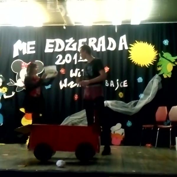 Klatka z filmu 2 — Miejsce: Zespół Szkół Menedżerskich w Świeciu (53.41277, 18.