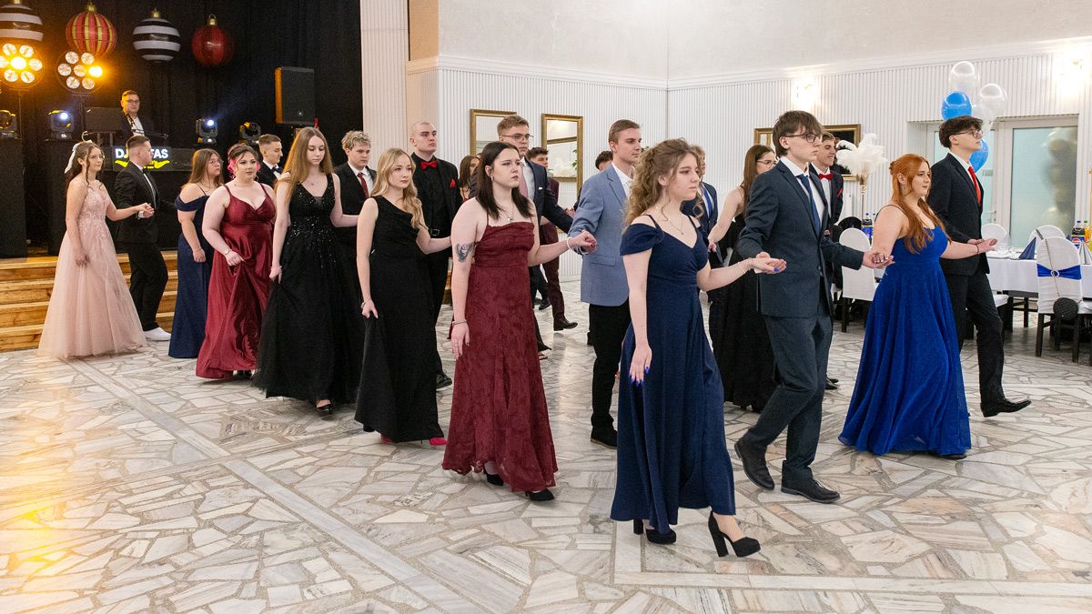 Extra Świecie: Studniówka 2026 w ZSM — polonez w Laskowicach