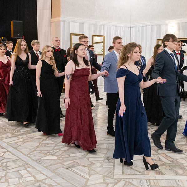 Extra Świecie: Studniówka 2026 w ZSM — polonez w Laskowicach