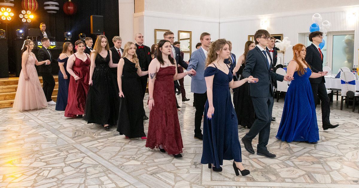 Extra Świecie: Studniówka 2026 w ZSM — polonez w Laskowicach