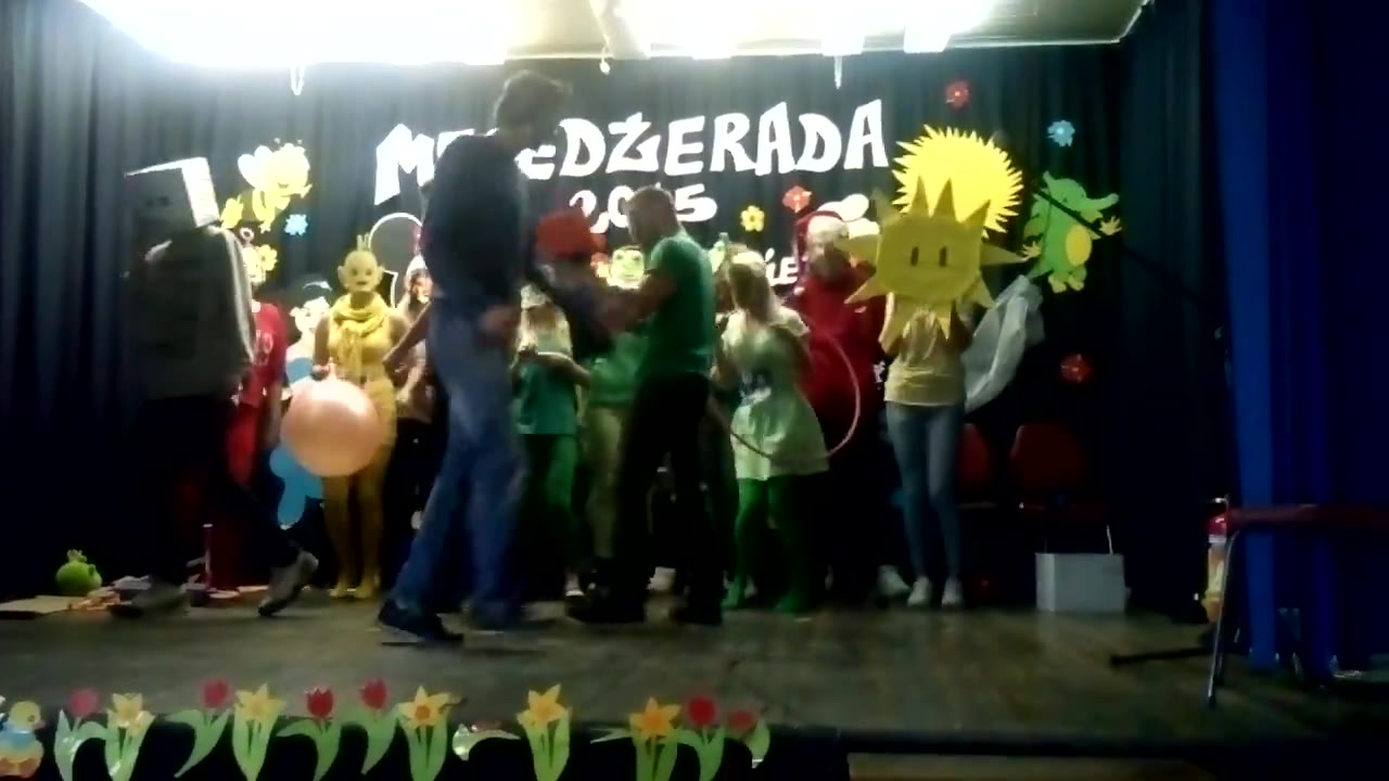 Klatka z filmu 7 — Menedżerada 2015 - występ klasy III LOA