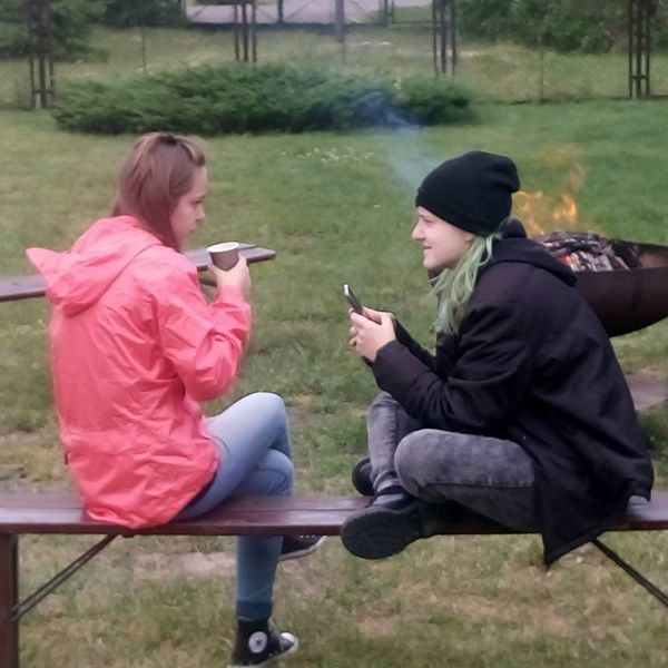 Bitewny kurz Menedżerady już opadł, a grupa zwycięzców z klasy II TA wraz z wychowawcą Mirosławą Kru (zdjęcie 26)