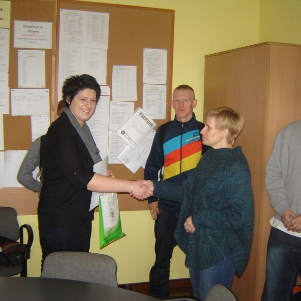 Szkolny konkurs na ulotkę  „ZAGROŻENIA JAKIE NIOSĄ ALKOHOL, NARKOTYKI, DOPALACZE” (zdjęcie 3)