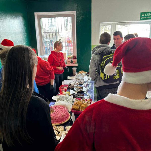 Charytatywne Mikołajki 2023 (zdjęcie 4)