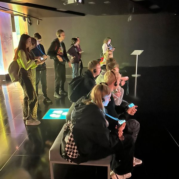 Listopada we wtorek grupa 21 uczniów oraz 2 opiekunów udała się na wycieczkę do Poznania