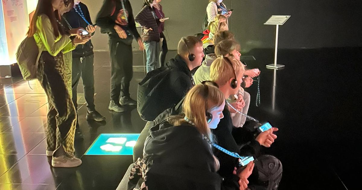 Listopada we wtorek grupa 21 uczniów oraz 2 opiekunów udała się na wycieczkę do Poznania