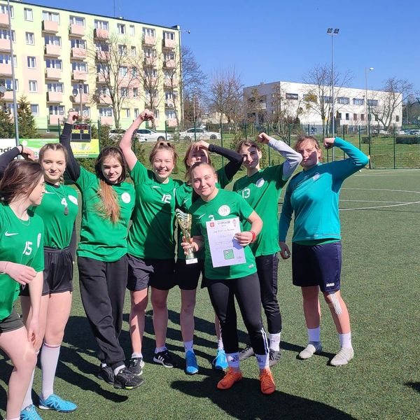 Zawody powiatowe w piłkę nożną dziewcząt (zdjęcie 3)