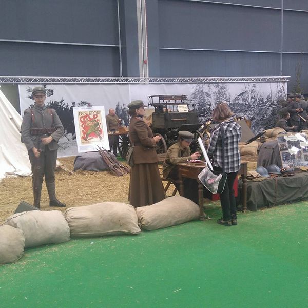 W dniu 2 czerwca 2017 roku uczniowie klas mundurowych wzięli udział w Targach Proobronnych "Pro Defe (zdjęcie 8)