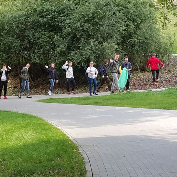 W roku szkolnym 2019/2020 Zespół Szkół Menedżerskich w Świeciu postanowił działać na rzecz ochrony ś (zdjęcie 11)