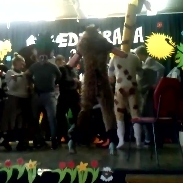 Klatka z filmu 5 — Menedżerada - występ klasy IV AMiejsce: Zespół Szkół Menedże