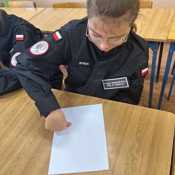 Zajęcia z technikiem  W poniedziałek 10 lutego uczniowie klasy policyjnej uczestniczyli w zajęciach  (zdjęcie 7)