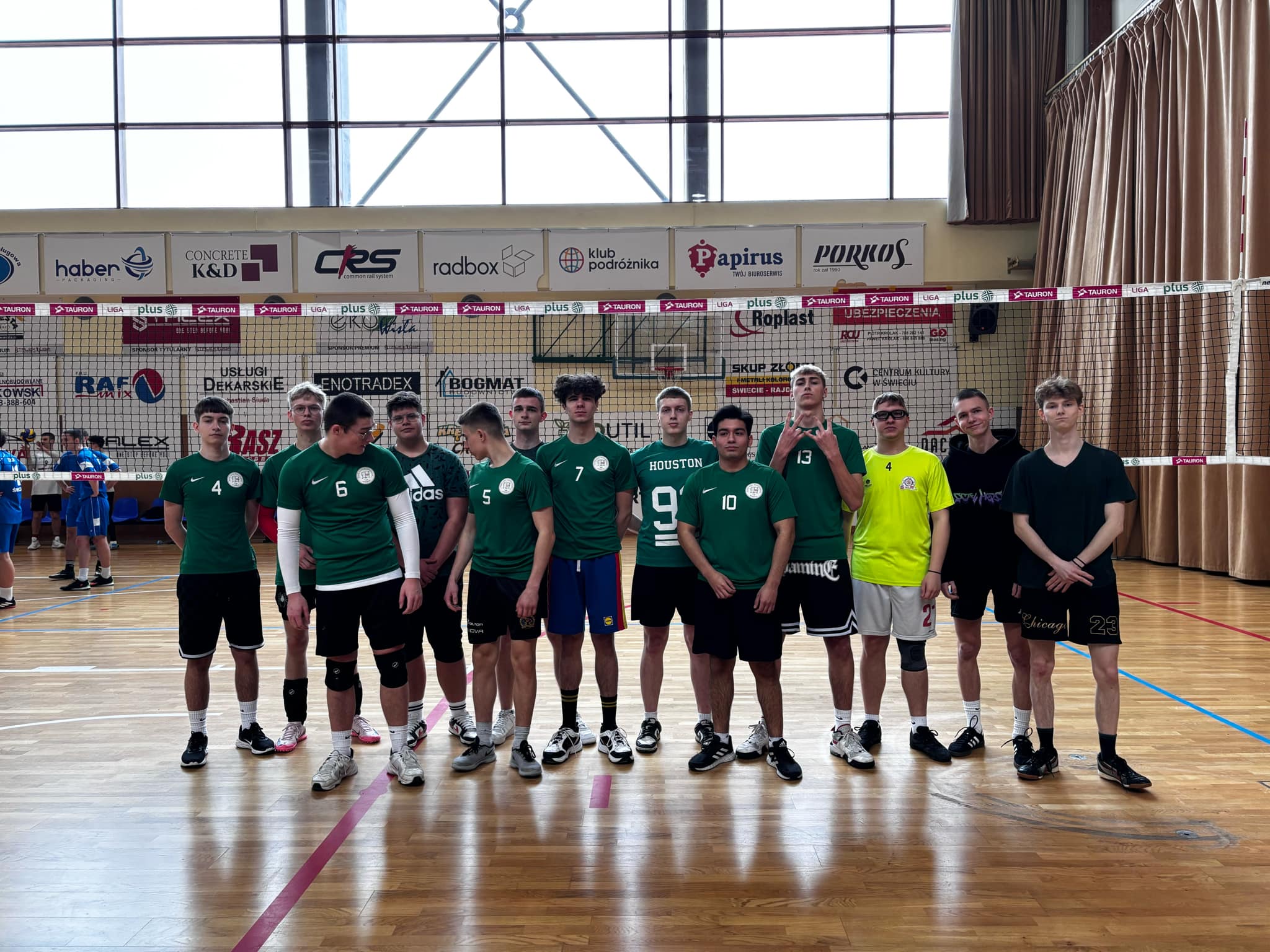 Fotorelacja z rozgrywek Licealiady, w których wzięli udział nasi uczniowie w minionym miesiącu 🏐🏀� (zdjęcie 4)