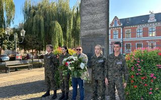 Naród bez historii, jest jak drzewo bez korzeni