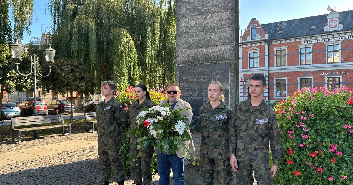 Naród bez historii, jest jak drzewo bez korzeni