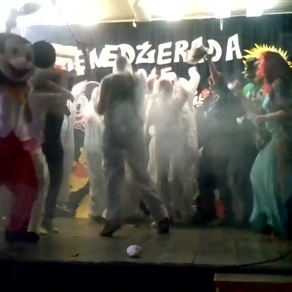 Klatka z filmu 7 — Menedżerada - występ klasy II LOMiejsce: Zespół Szkół Menedż