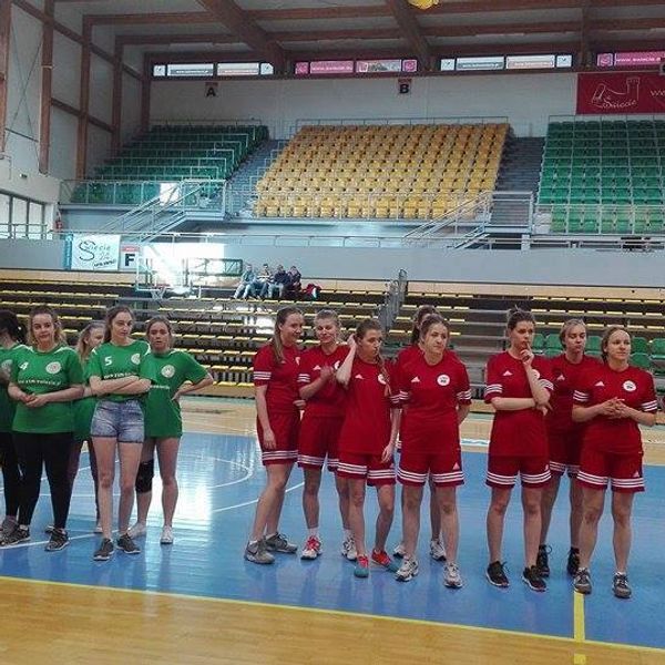 Udział naszej młodzieży w powiatowych zawodach ,,Licealiady” w koszykówce zakończył się dla chłopakó (zdjęcie 5)