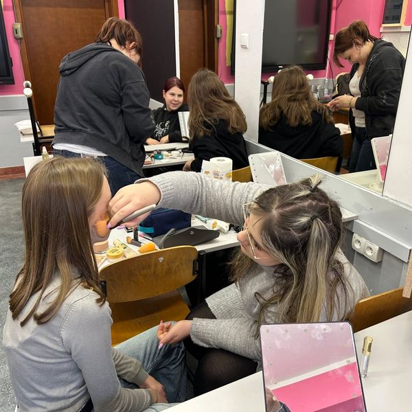 Kolejne zajęcia kosmetyczne 🤩 (zdjęcie 4)