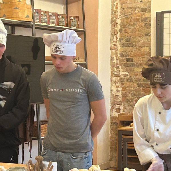 Grudnia uczniowie klasy II LOA oraz kilka osób z klasy III LOB uczestniczyło w wycieczce do Poznania (zdjęcie 6)