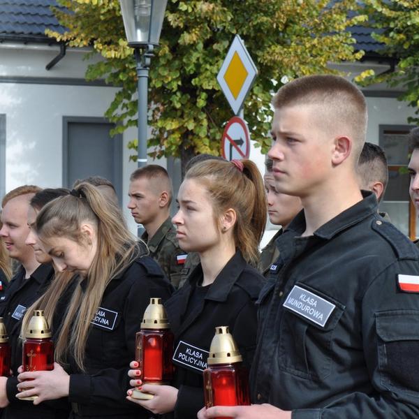 Profil wojskowy ZSM Świecie — zajęcia, obozy, uroczystości (8/62)