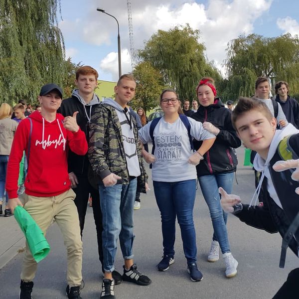 W roku szkolnym 2019/2020 Zespół Szkół Menedżerskich w Świeciu postanowił działać na rzecz ochrony ś (zdjęcie 8)