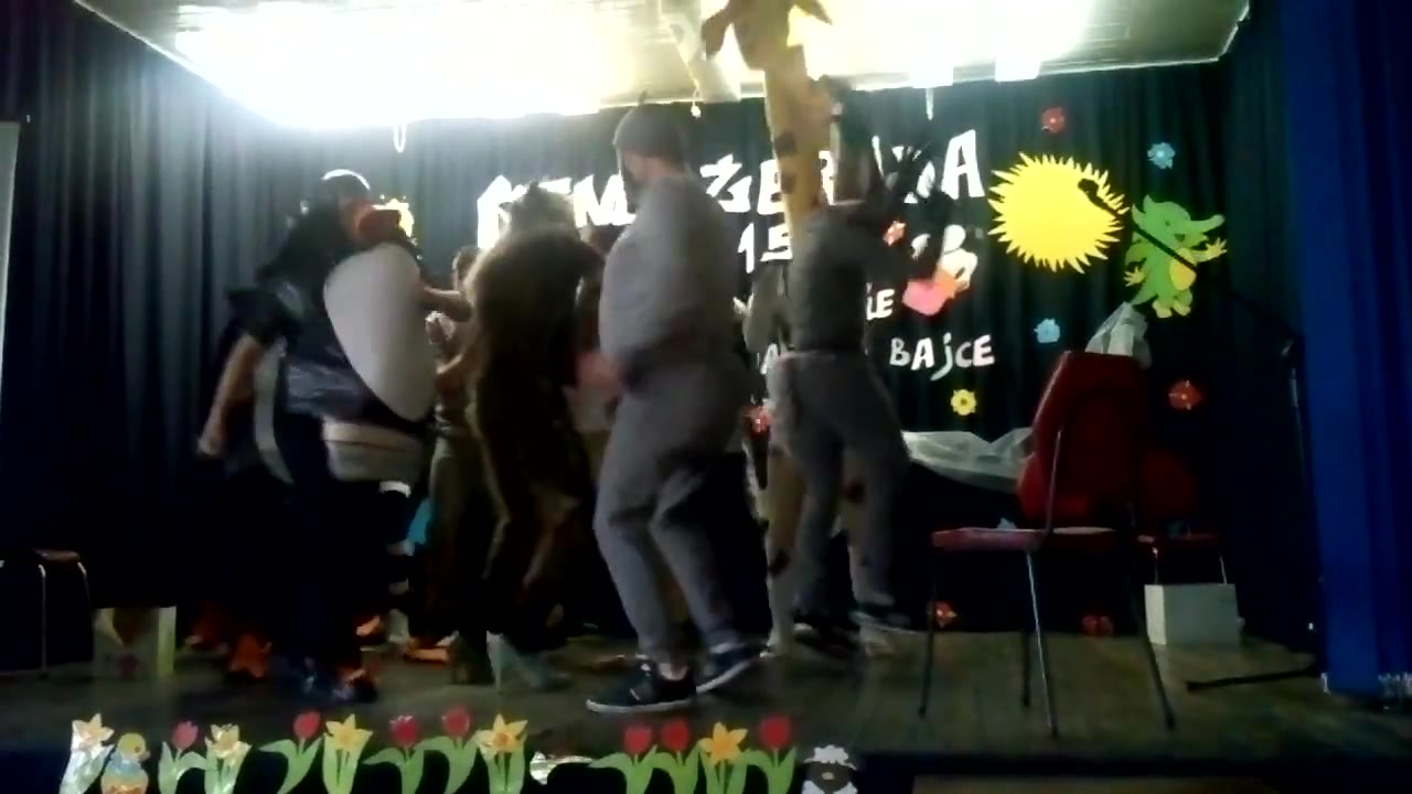 Klatka z filmu 3 — Menedżerada - występ klasy IV AMiejsce: Zespół Szkół Menedże