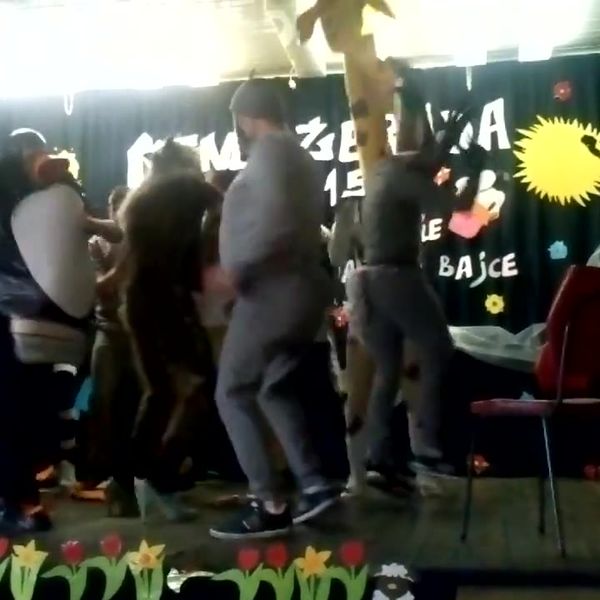 Klatka z filmu 3 — Menedżerada - występ klasy IV AMiejsce: Zespół Szkół Menedże