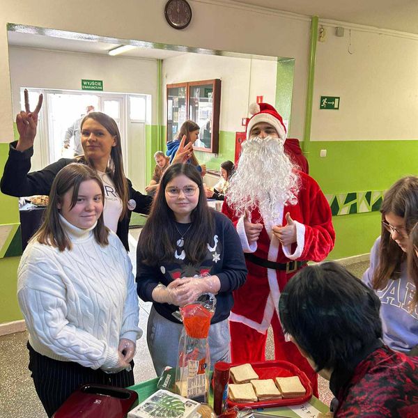 Charytatywne Mikołajki 2023 (zdjęcie 6)