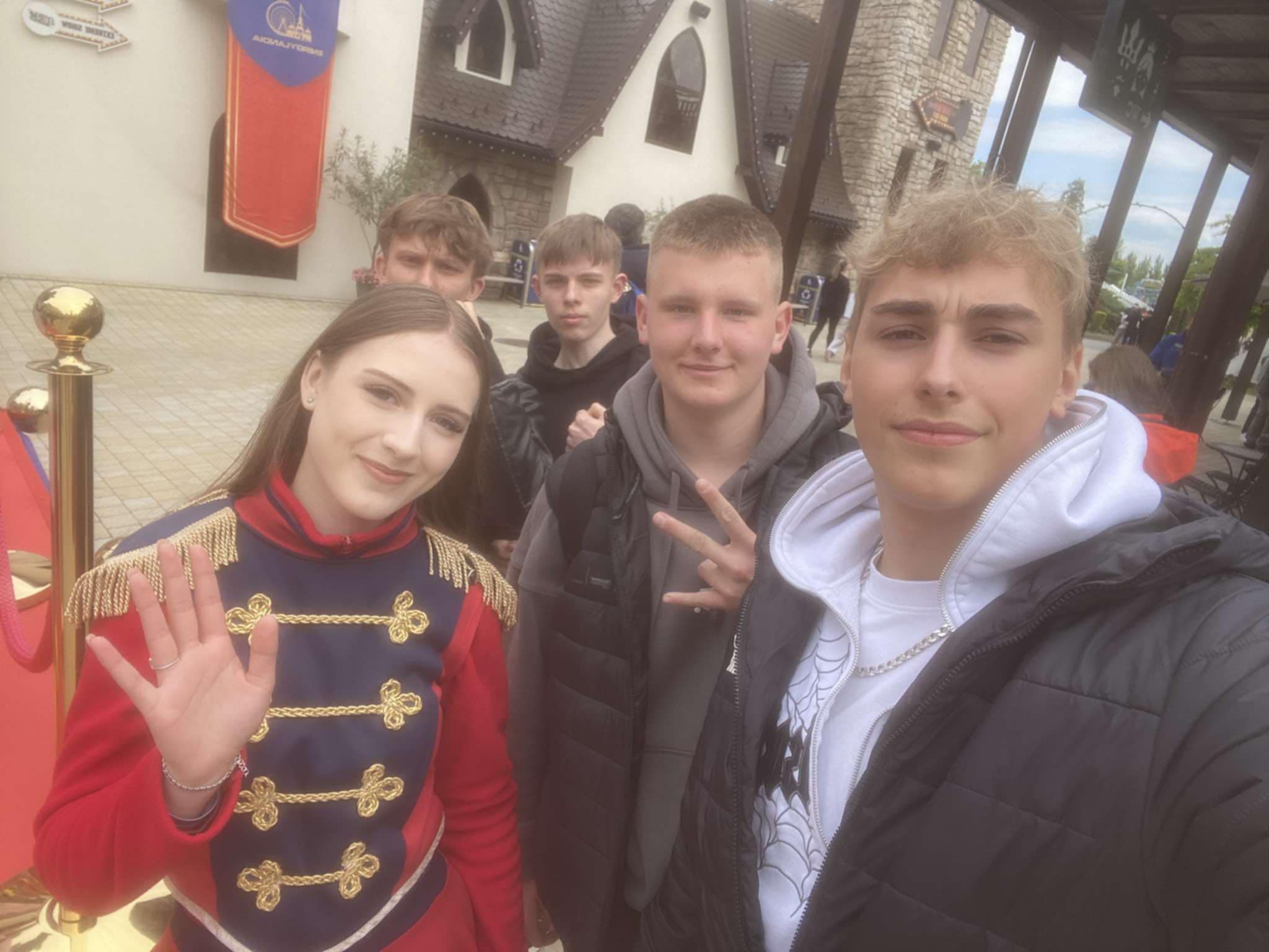 W dniach 12-14 maja , klasa II B Liceum Ogólnokształcącego  wybrała się na trzydniową wycieczkę do K (zdjęcie 4)