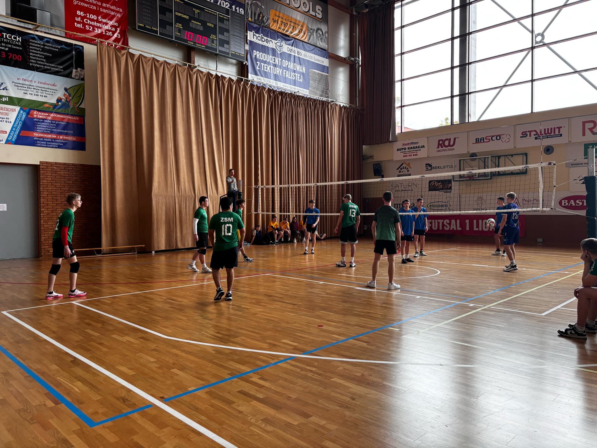 Fotorelacja z rozgrywek Licealiady, w których wzięli udział nasi uczniowie w minionym miesiącu 🏐🏀� (zdjęcie 2)