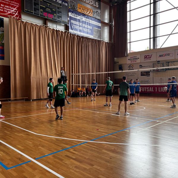 Fotorelacja z rozgrywek Licealiady, w których wzięli udział nasi uczniowie w minionym miesiącu 🏐🏀� (zdjęcie 2)