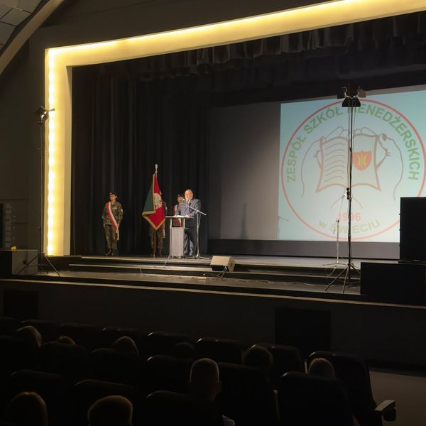 Września o godz.9.00 w sali widowiskowej Kina Wrzos, odbyła się uroczystość rozpoczęcia roku szkolne (zdjęcie 4)