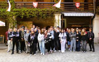 Szkolna przygoda pełna historii i słońca! 🌞🏰  29 kwietnia 2025 roku uczniowie naszej szkoły wyrusz