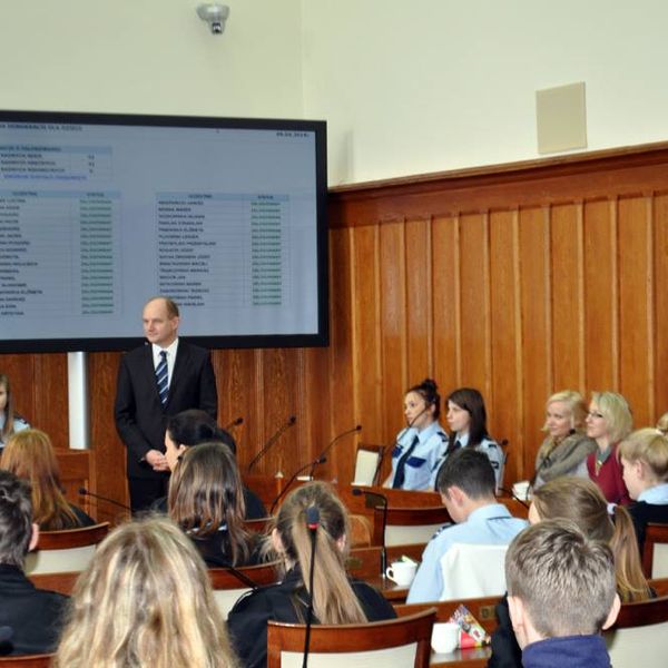 Lekcja inna niż wszystkie”  Dnia 9 kwietnia uczniowie klas I i II Zespołu Szkół Menedżerskich o prof (zdjęcie 2)