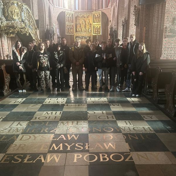 Listopada we wtorek grupa 21 uczniów oraz 2 opiekunów udała się na wycieczkę do Poznania (zdjęcie 5)