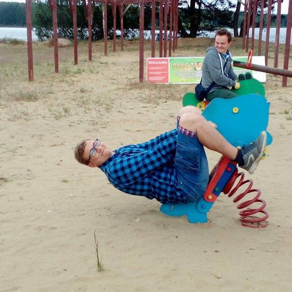 Bitewny kurz Menedżerady już opadł, a grupa zwycięzców z klasy II TA wraz z wychowawcą Mirosławą Kru (zdjęcie 15)