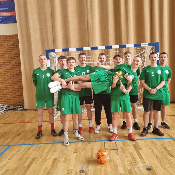 W dniu dzisiejszym uczniowie naszej szkoły wzięli udział w turnieju promującym zawód policjanta, org (zdjęcie 2)