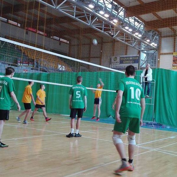 Udział naszej młodzieży w ,,Licealiadzie" - rozgrywkach w piłce siatkowej chłopców i dziewcząt - 21. (zdjęcie 5)