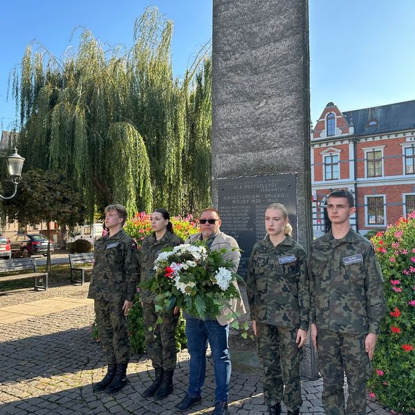 Naród bez historii, jest jak drzewo bez korzeni (zdjęcie 2)