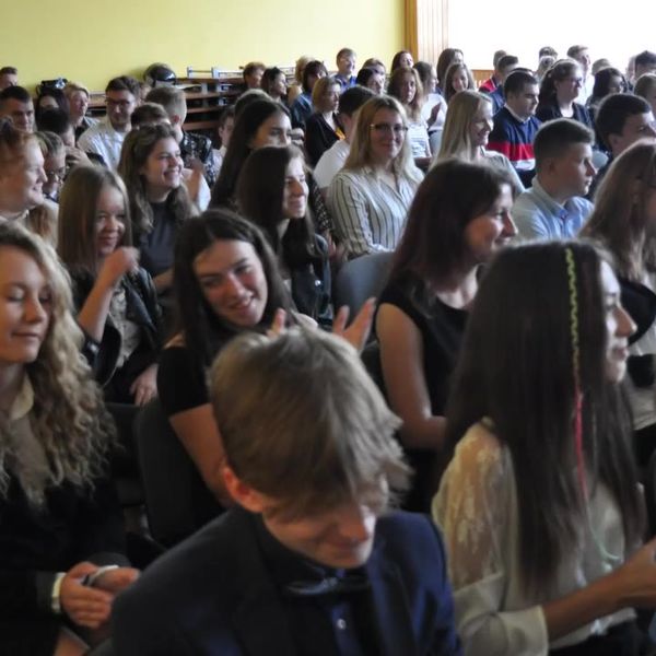 Klatka z filmu 1 — Zespół Szkół Menedżerskich w Świeciu - Wrzesień 2019Zespół S