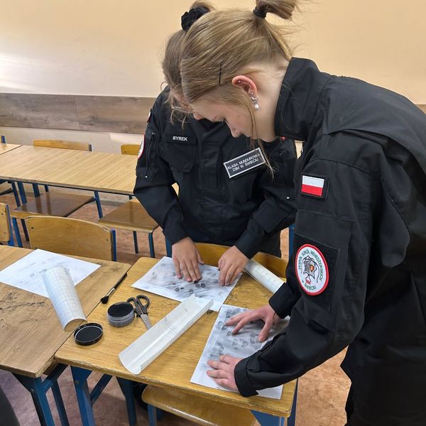 Zajęcia z technikiem  W poniedziałek 10 lutego uczniowie klasy policyjnej uczestniczyli w zajęciach  (zdjęcie 5)