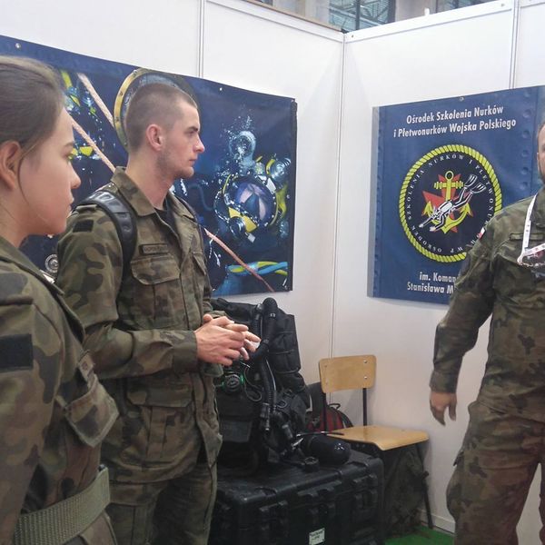 W dniu 2 czerwca 2017 roku uczniowie klas mundurowych wzięli udział w Targach Proobronnych "Pro Defe (zdjęcie 14)