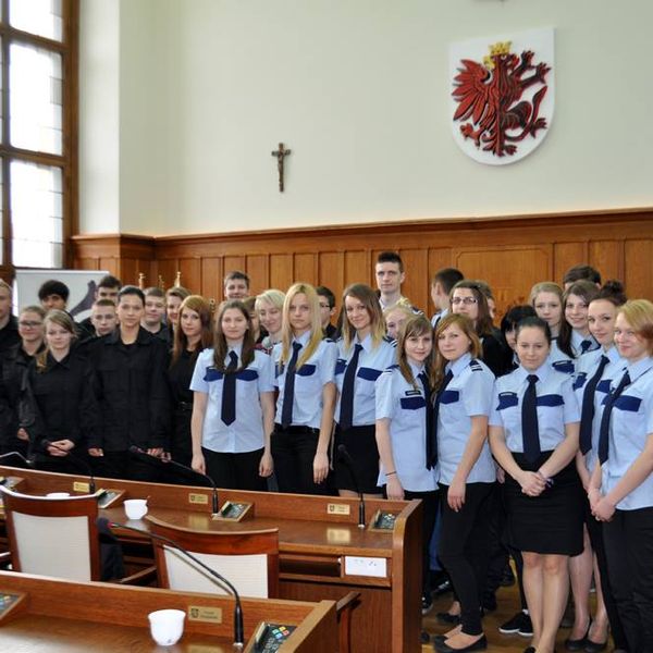 Lekcja inna niż wszystkie”  Dnia 9 kwietnia uczniowie klas I i II Zespołu Szkół Menedżerskich o prof